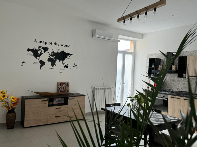 Others 4, Home sweet home, Napoli