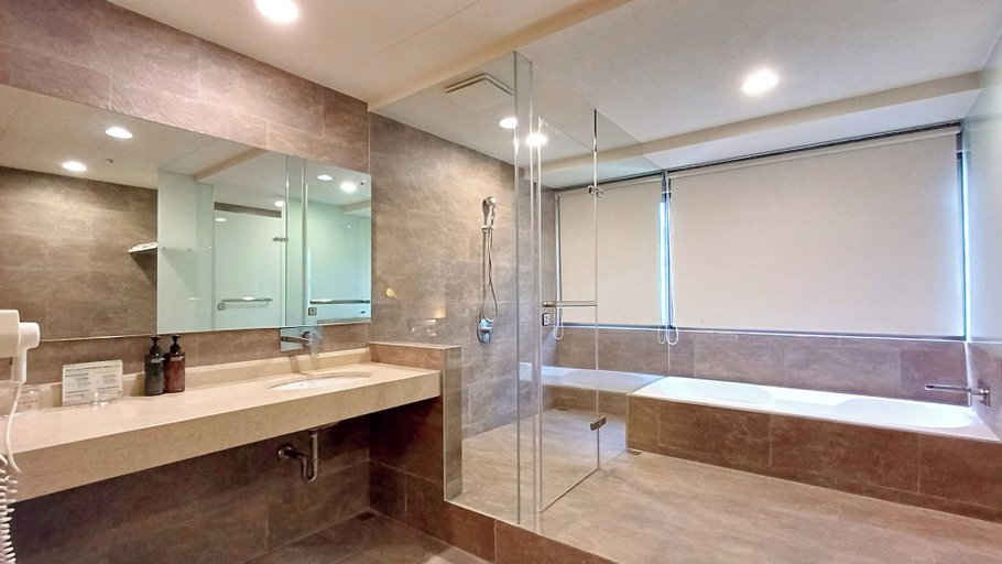Bathroom 5, King's Paradise Hotel, Taoyuan
