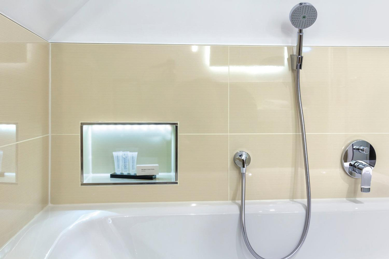 Bathroom 5, Boutique Hotel Poppenbütteler Hof, Hamburg