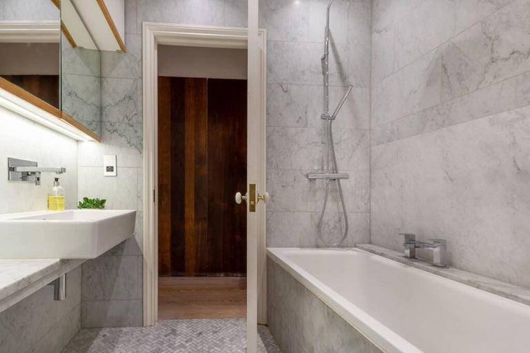 Room 4, Stunning Apartment Opposite The British Museum, London