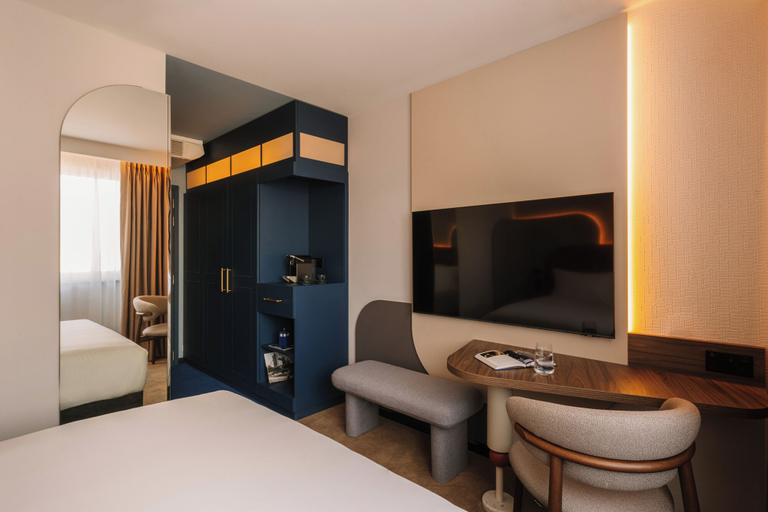 Bedroom 4, Mercure London Earls Court, London