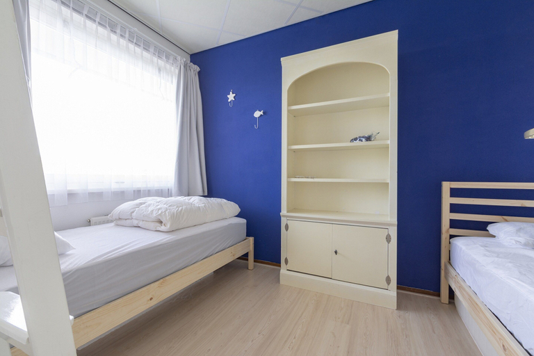 Bedroom 2, Nice Apartment With Garden Near the North Sea, Den Helder
