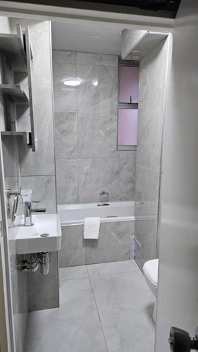 Bathroom 3, Oceanic 88 North Beach Durban, eThekwini
