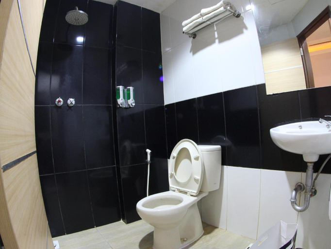 Bathroom 14