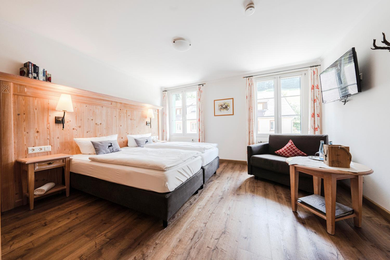 Bedroom 3, Gruner Baum Naturparkhotel & Schwarzwald-Restaurant, Lörrach