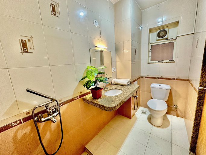 Bathroom 5, HOTEL EL PASO, North Goa