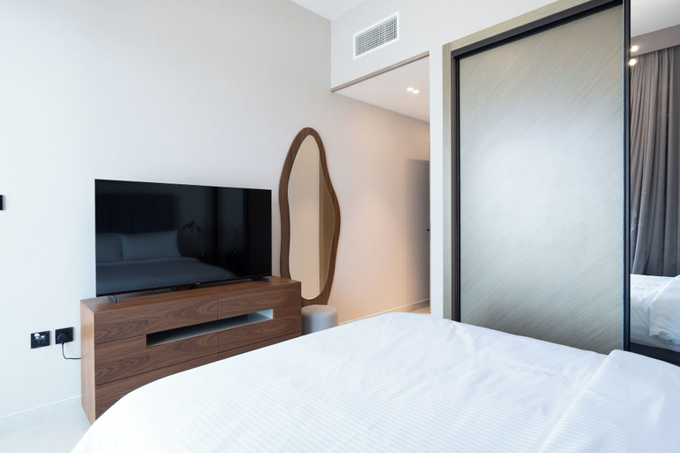 Bedroom 4, Spacious 2BR Canal View - Heart of B Bay, Dubai