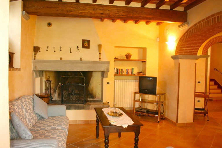 Living area 4, Private Villa with AC, private pool, WIFI, TV, terrace, pets allowed, parking, close to Arezzo, Arezzo
