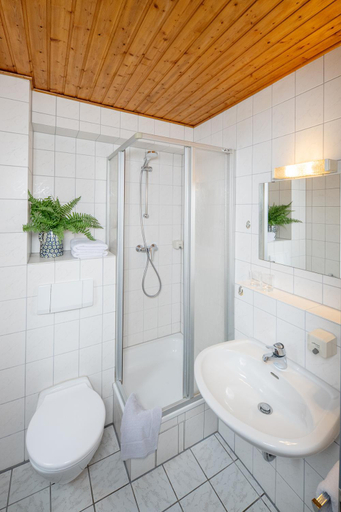 Bathroom 5, Syrtaki Rooms Comfortable Business Stay im Schwarzwald, Rastatt