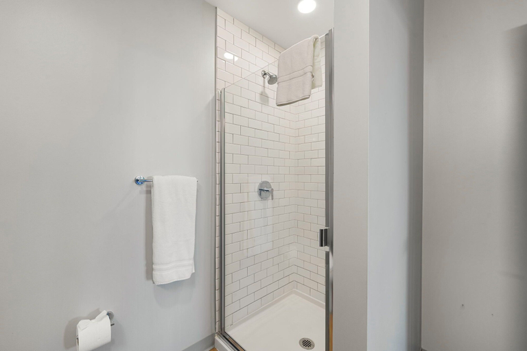 Bathroom 4, ENVITAE Hotel 4 Bedroom Luxury Apartments, Cook