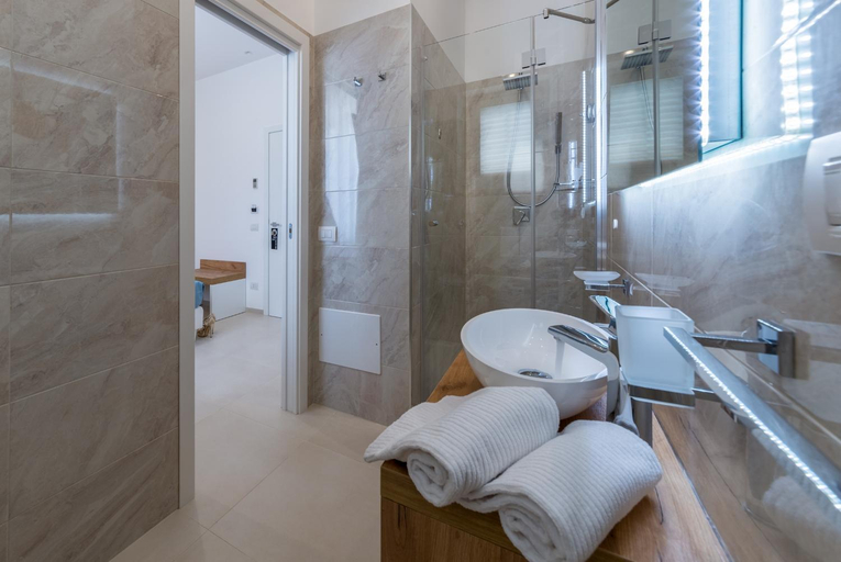Bathroom 3, Artemide Hotel, Trapani