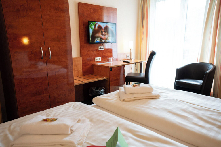 Bedroom 4, Café & Hotel am Holzhafen, Stade