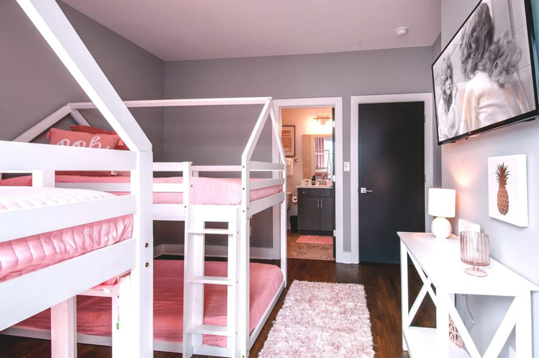 Room 2, Going Fast Dollys Dream 12 Beds, Davidson
