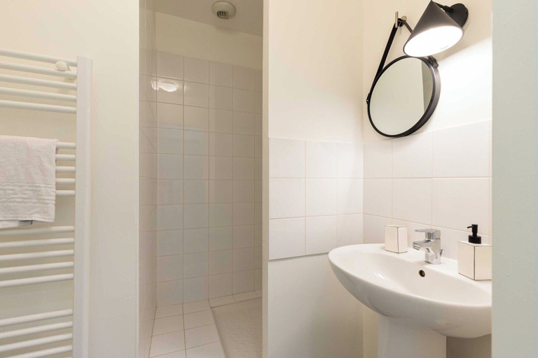 Bathroom, Dify Berthelot - Jean Mace, Rhône