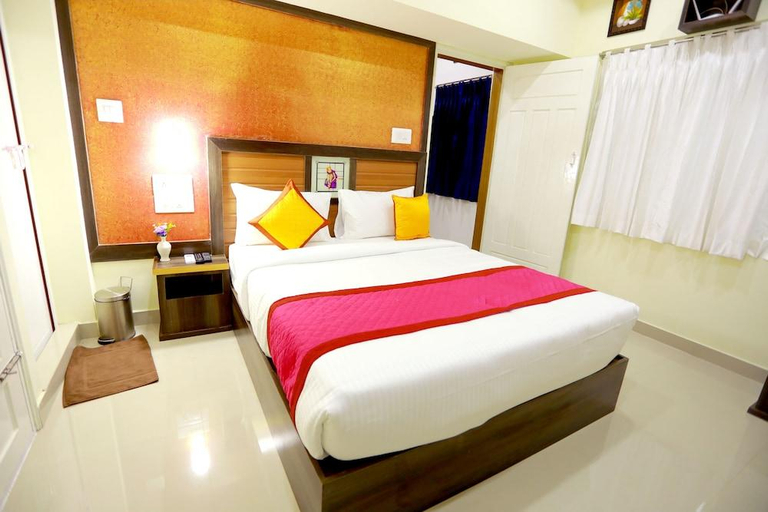 Bedroom 3, Base9 Cochin Airport Hotel, Ernakulam