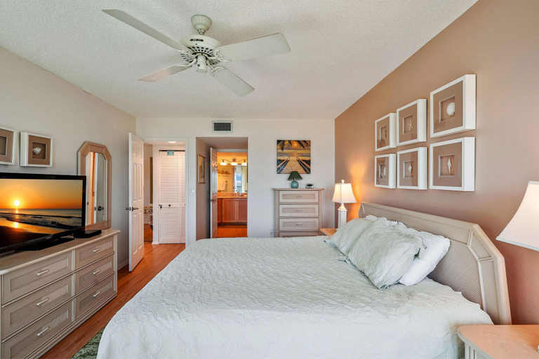 Bedroom 3, Land's End 11-304 Beach Front, Pinellas