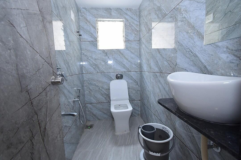 Bathroom, Hotel A1, Ahmadabad