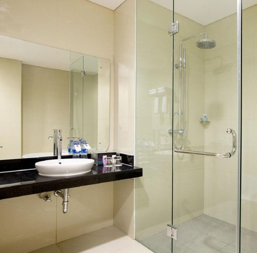 Bathroom 5, Hariston Hotel & Suites, North Jakarta