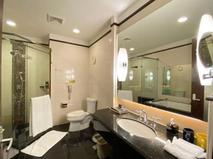 Bathroom, Days Hotel Changchun Zhuozhan, Changchun