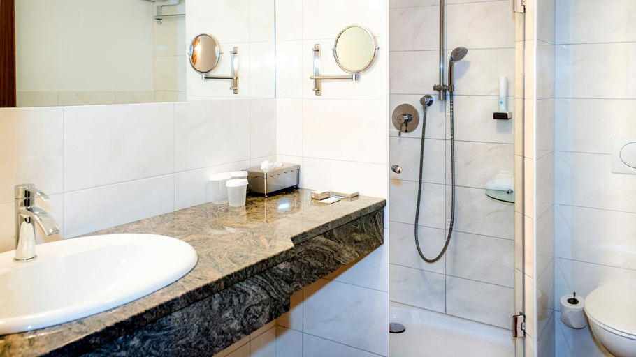 Bathroom 4, Der Kaiserhof Ried, Ried im Innkreis