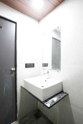 Bathroom 4, Single Bed Stays in Mixed Dormitory Room Andheri, Mumbai Suburban