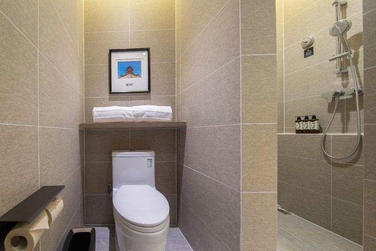 Bathroom 3, Atour Hotel Wuhan Optics Valley Qingnianhui Financial Port, Wuhan