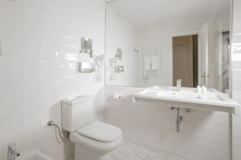 Bathroom 5, Santa Ana Apartamentos, Madrid