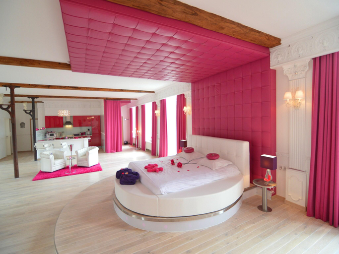Others 4, Cozy Stay with Pool  Nature, Liège