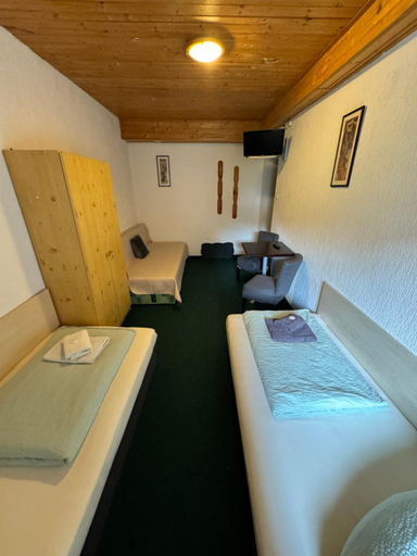 Others 2, Penzion Erika, Karlovy Vary