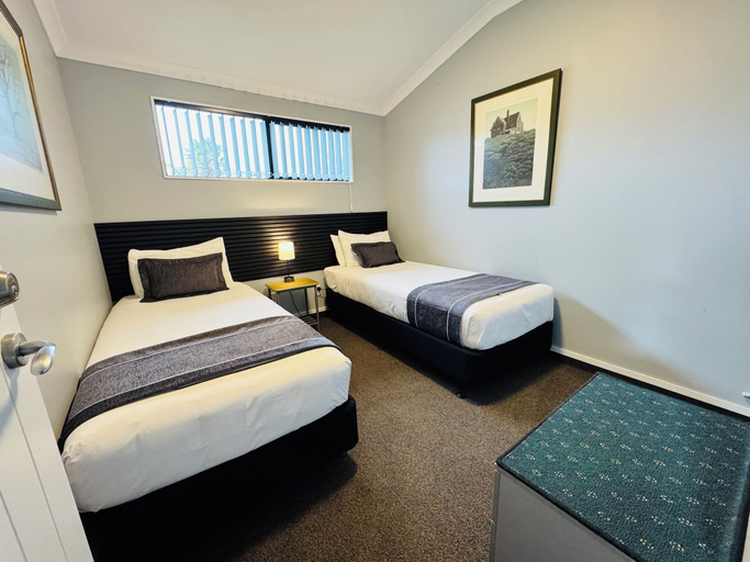 Bedroom 3, The Rocks Motel, Napier