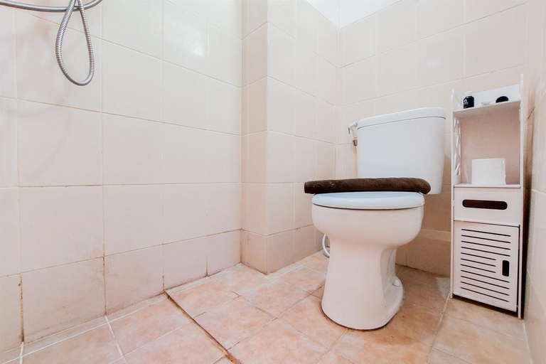 Bathroom 3, ComfortStay 2BR at Loftvilles City Apt By Travelio, South Tangerang