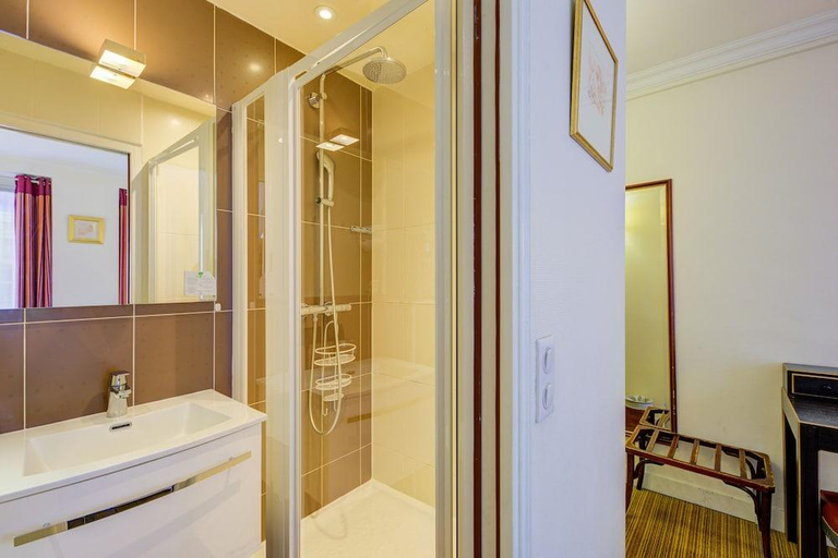 Bathroom 3, Hotel La Sanguine, Paris