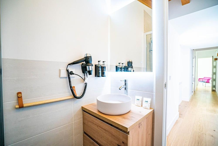 Bathroom 4, Smartr Madrid Gran Via Apartments, Madrid