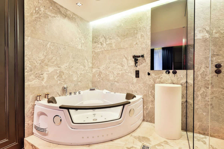 Bathroom 4, Wonderful Suite With AC Le Marais Beaubourg, Paris
