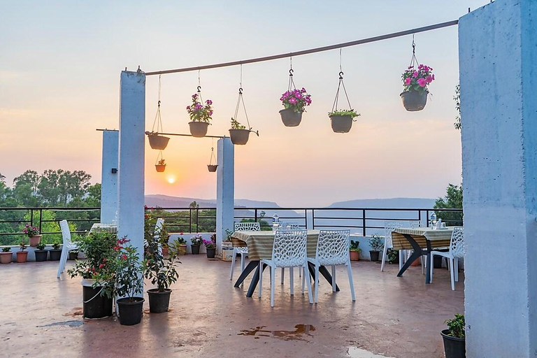 Others 4, The Mountain Mist Hotel, Satara
