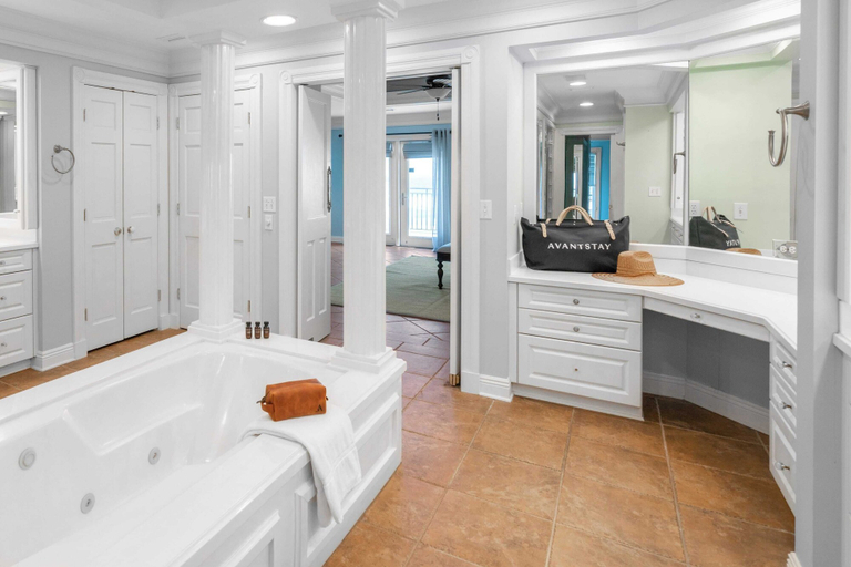 Bathroom 4, Promenade by Avantstay Beach Front Mansion w/ Breathtaking Views & Pool!, Walton