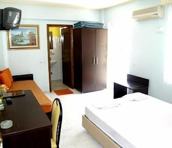 Bedroom 1, White Rose, Central Macedonia