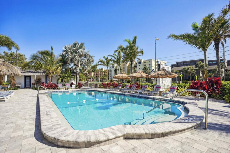 Sport & Beauty 2, Salt Water Suites, Pinellas