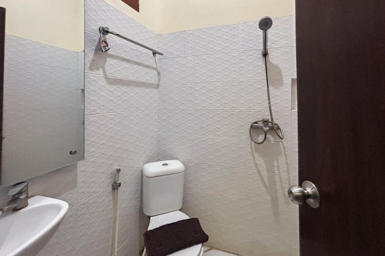 Bathroom 4, Urbanview Alfiya Hotel Lampung by RedDoorz, Bandar Lampung