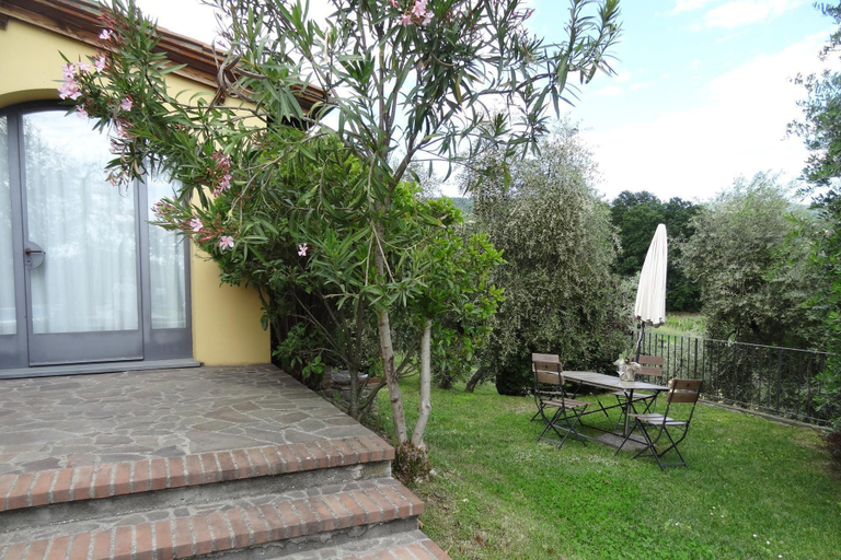 3, Villa in Vinci With Private Pool & Vineyard Views, Pistoia