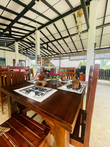 Food & Drinks 4, The Surfing Beach - Nilaveli, Trincomalee Town and Gravets