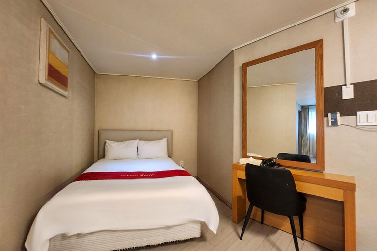 Bedroom 2, Joy Hotel, Jeju