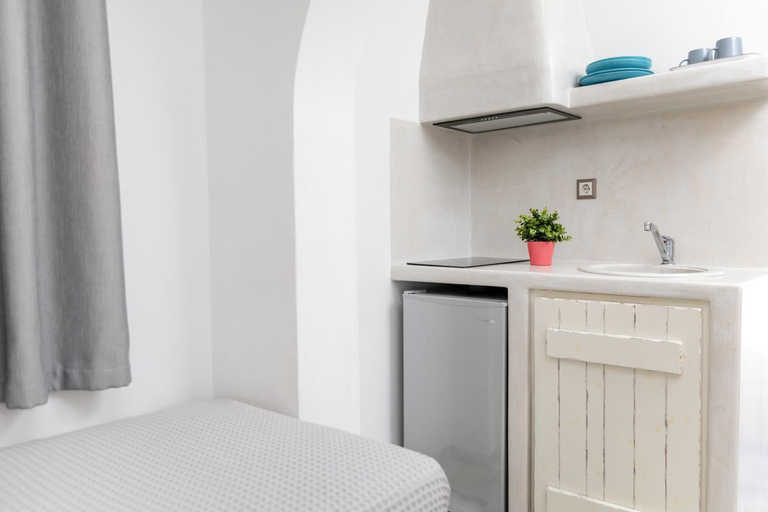 Bedroom 2, Katerina Roza Studios - Heartfelt Hospitality in the City, South Aegean