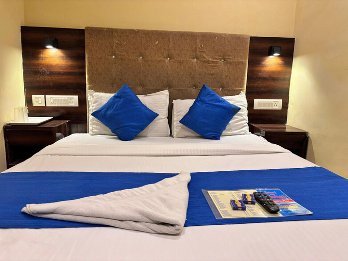 Bedroom 2, Hotel Signature Inn, Mumbai Suburban