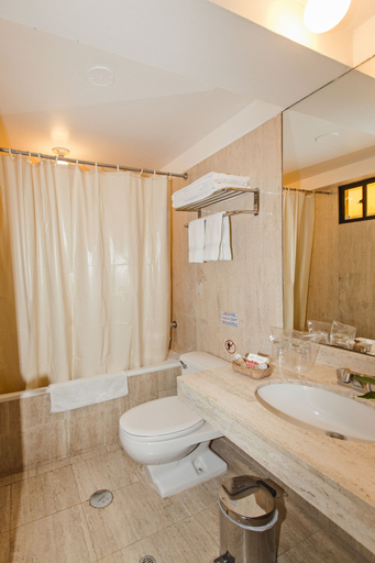 Bathroom 4, Agustos Cusco, Cusco