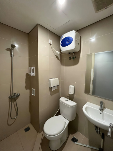 Bathroom 4, Salute de Madison Park Apartments, West Jakarta