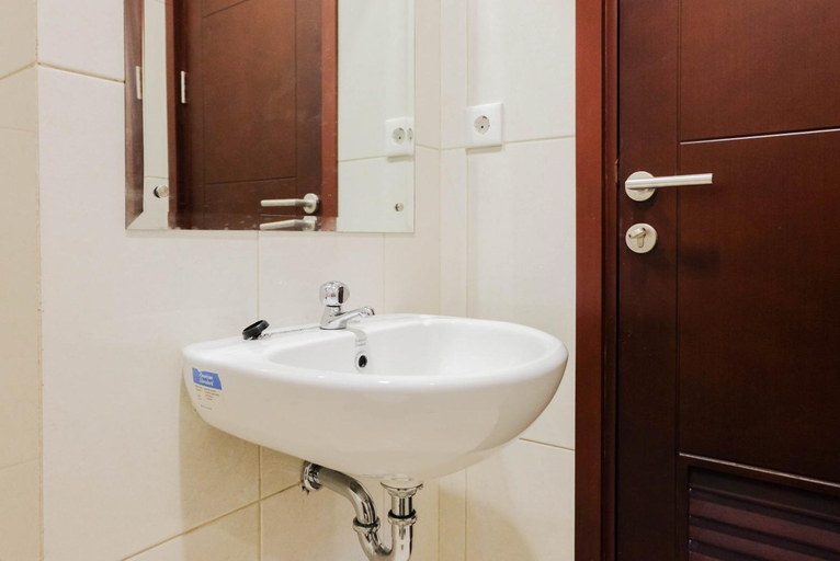 Bathroom 4, Homey and Simple 1BR @Asatti Apartment By Travelio, Tangerang Selatan