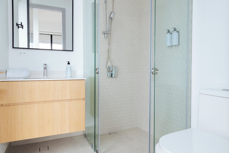 Bathroom, Top Rentals Qorner, Quito