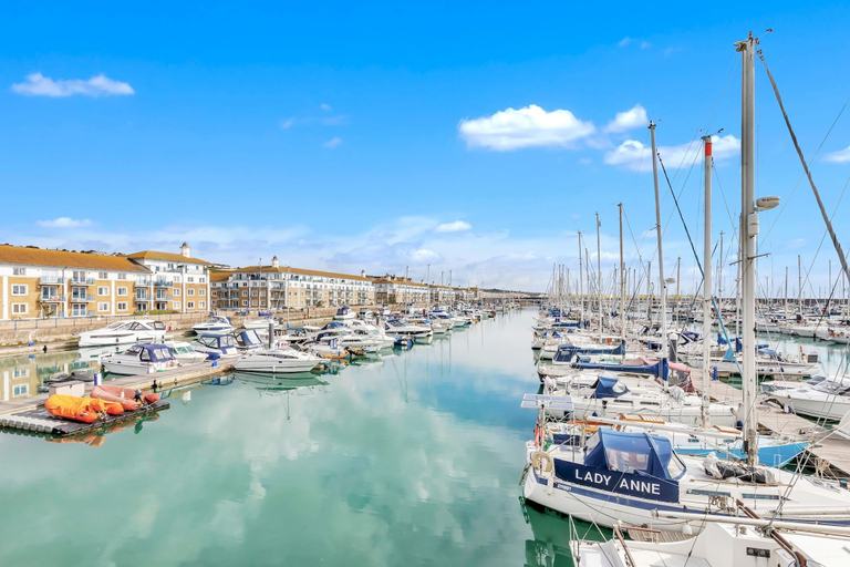 Room 2, On the Water 5 With Free Parking By My Getaways, Brighton and Hove