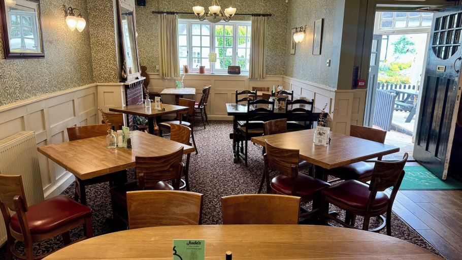 Food & Drinks 4, The Cricketers Inn, Hampshire